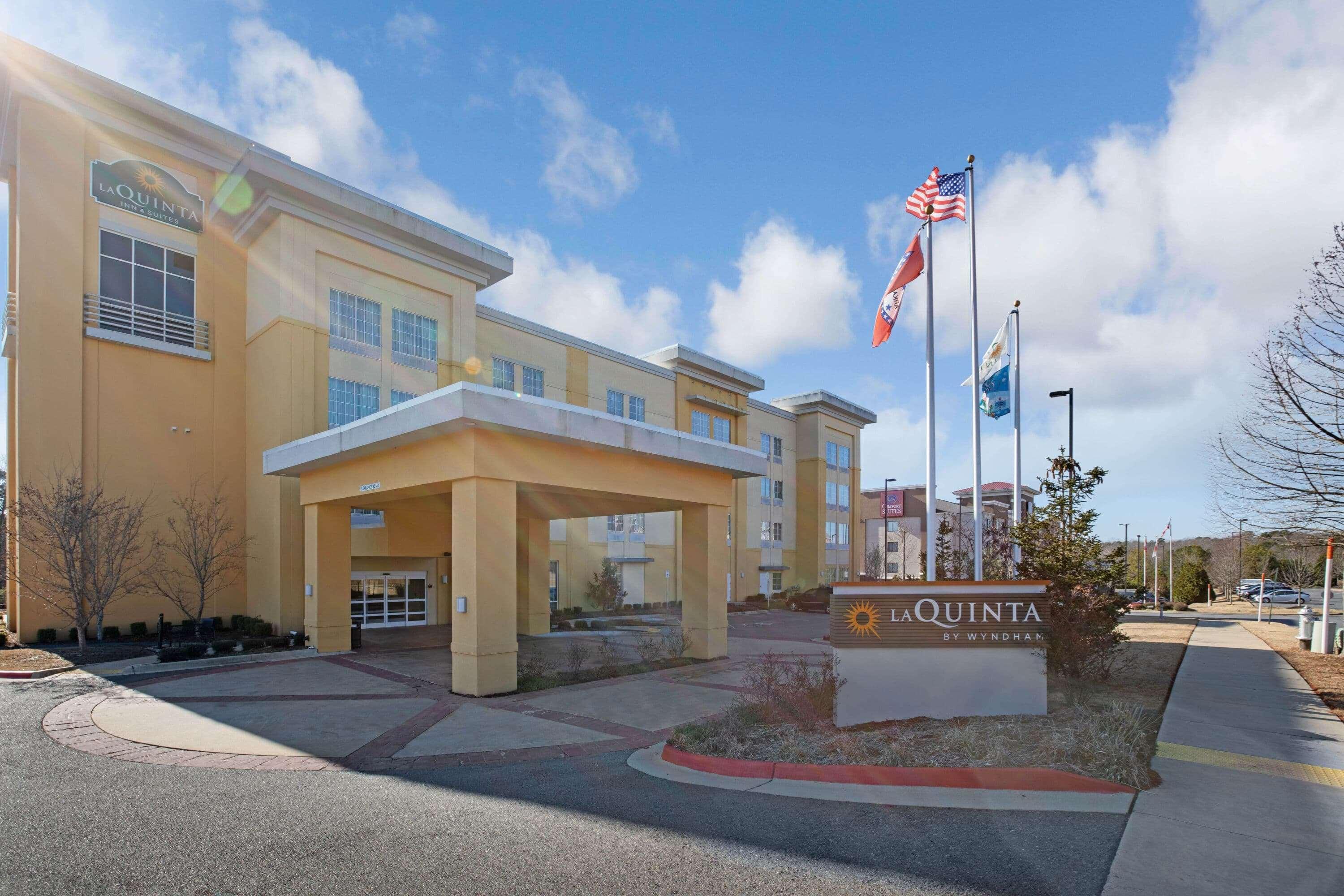 Spark By Hilton West Hotel