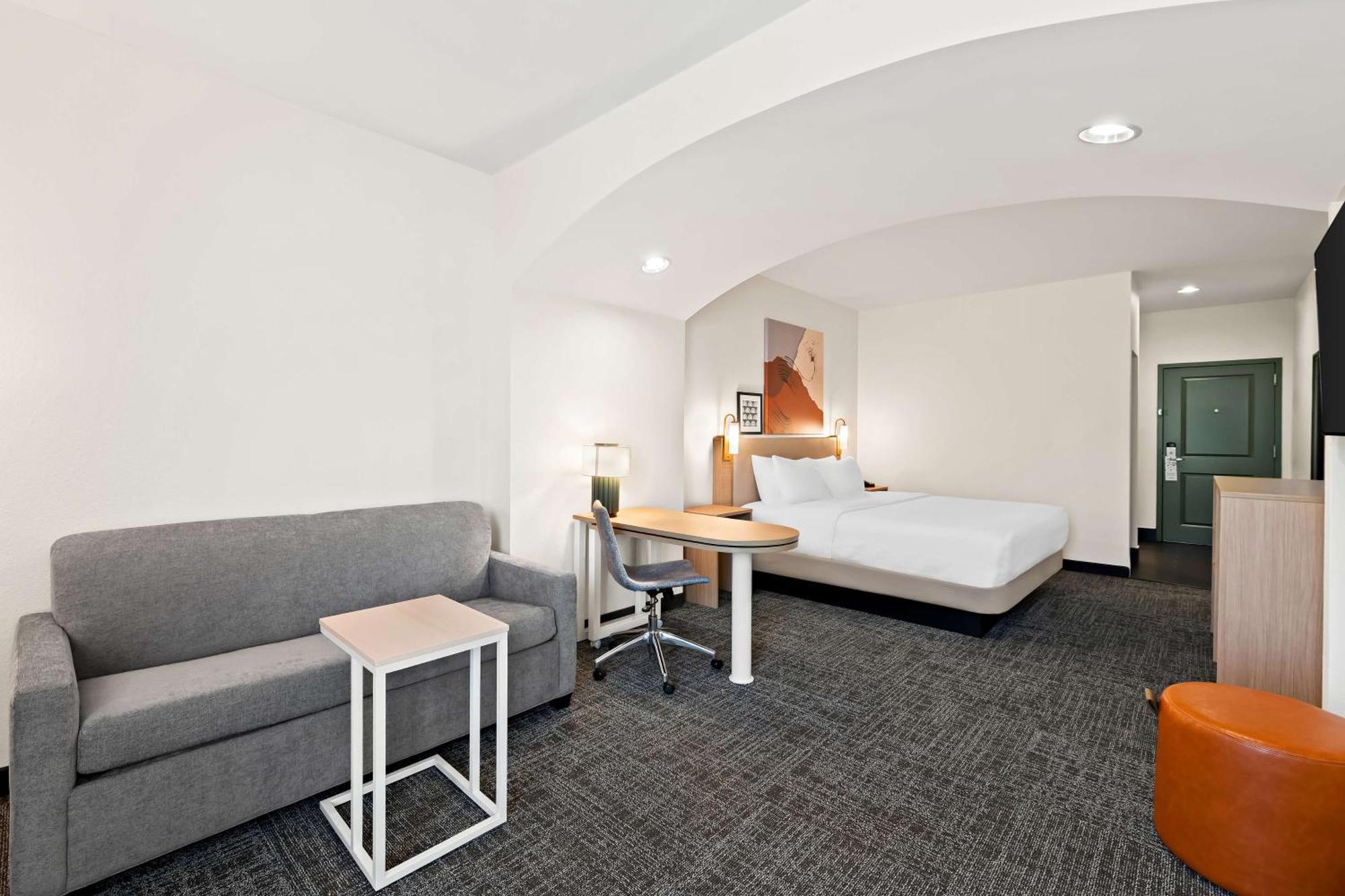 Spark By Hilton West Hotel 3*